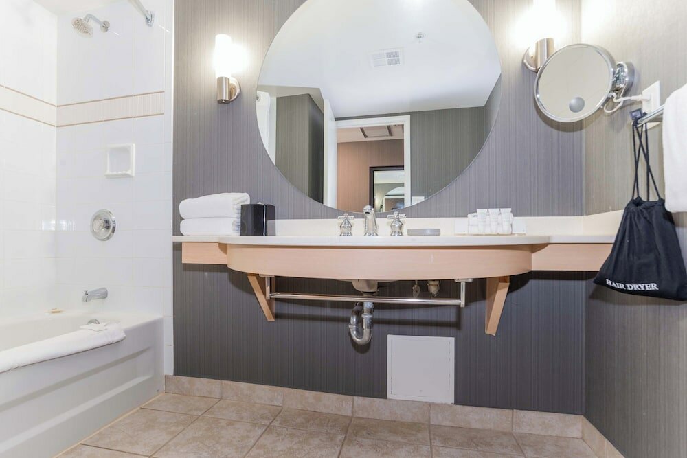 Фото Sandman Signature Vancouver Airport Hotel & Resort