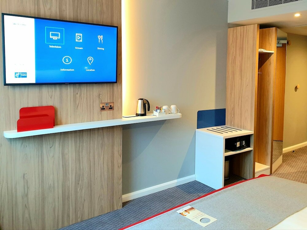 Фото Holiday Inn Express London - Stratford, an Ihg Hotel