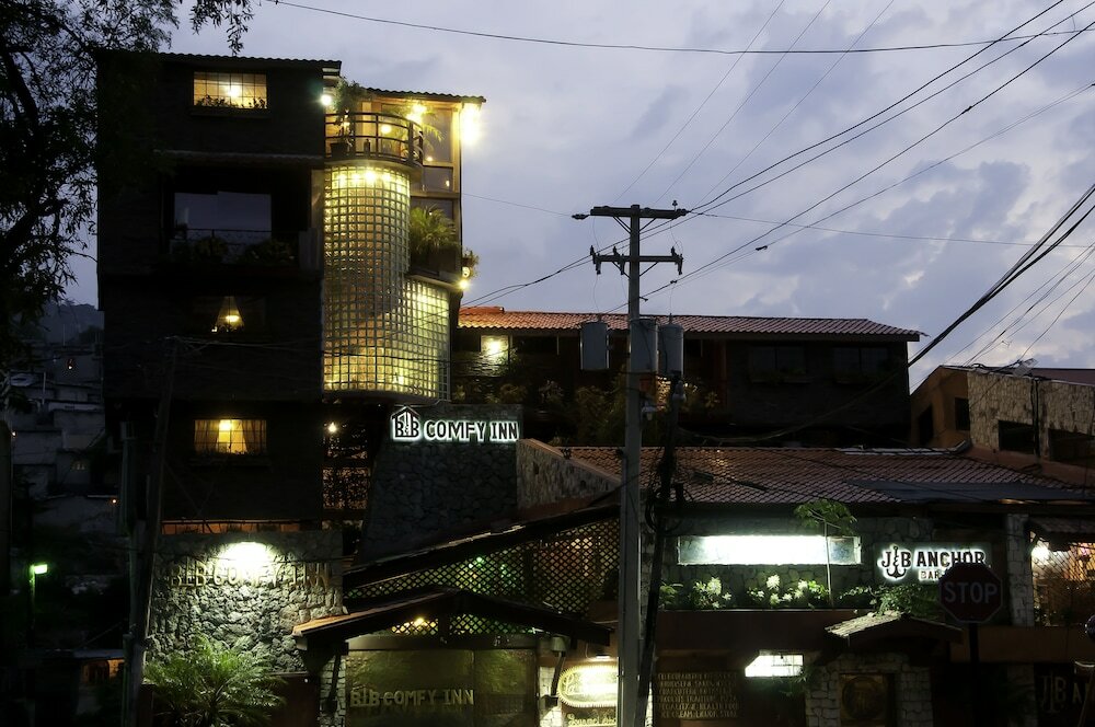 Фото B & B Comfy Inn