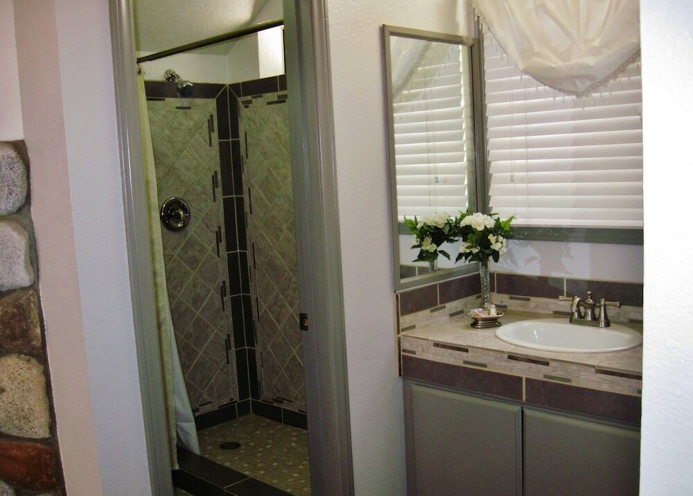 Фото The North Shore Inn