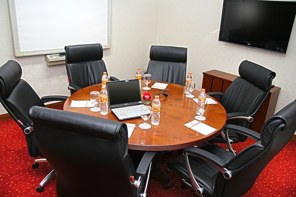 Фото Redtop Hotel & Convention Center