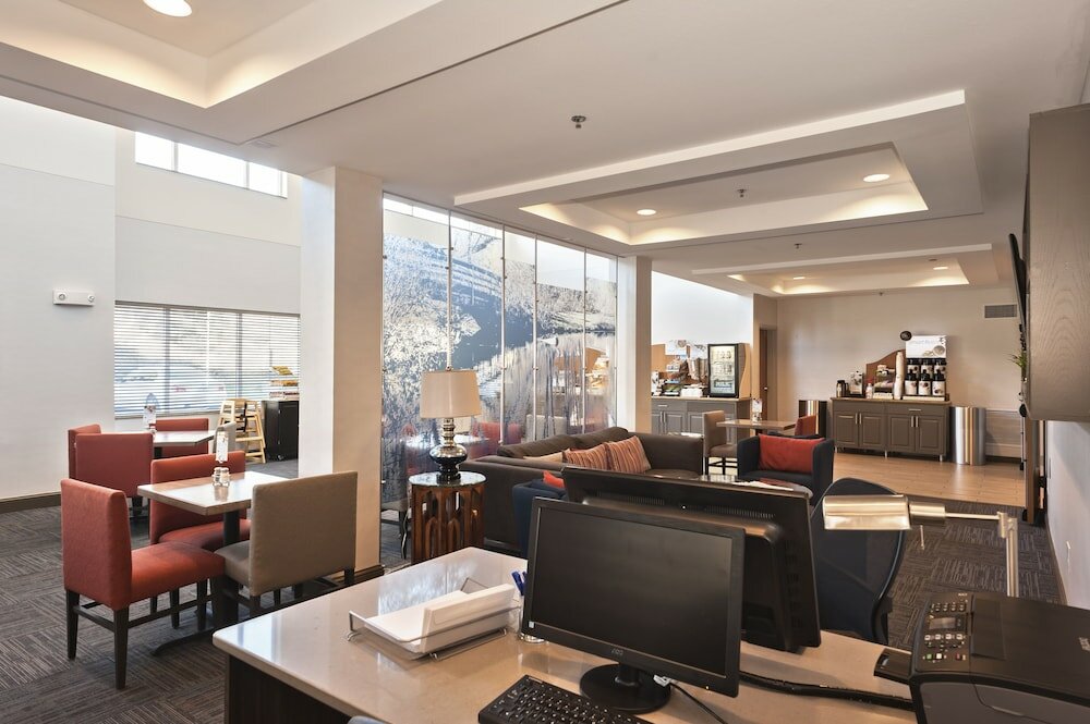 Фото Holiday Inn Express Hotel & Suites Chanhassen, an Ihg Hotel