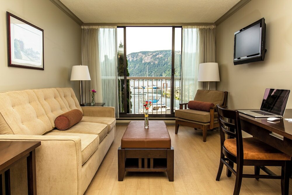 Фото Oceanfront Suites at Cowichan Bay