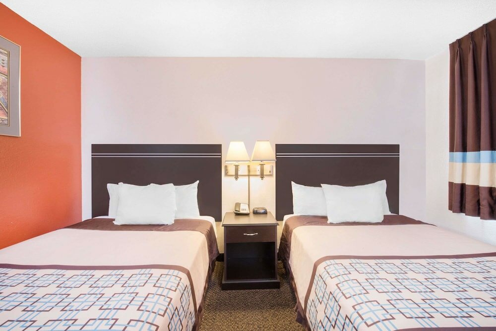 Фото Days Inn by Wyndham Hobbs