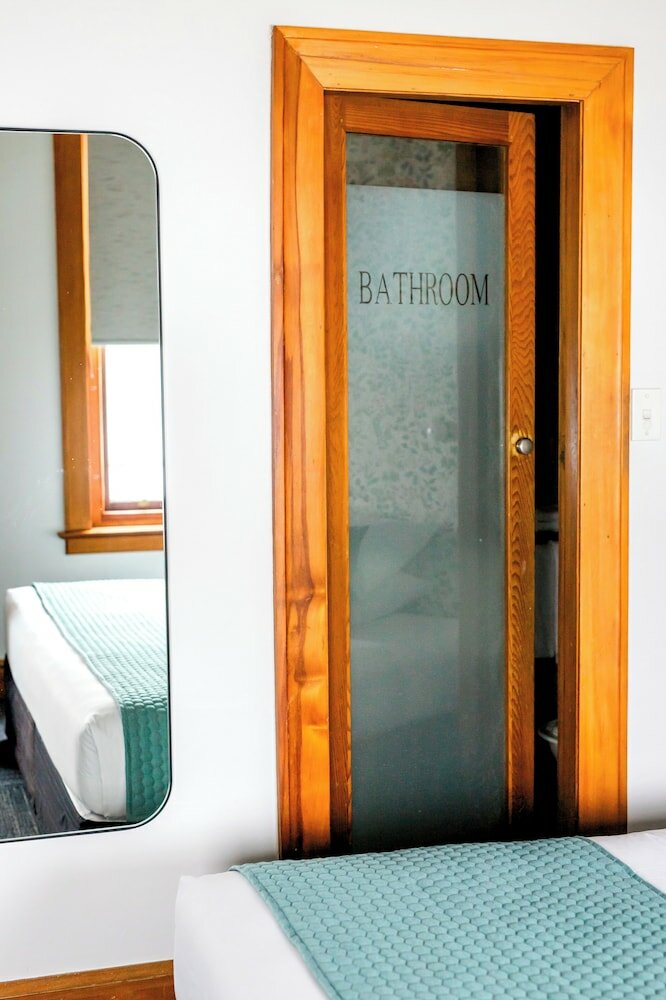 Фото The Cambridge Hotel