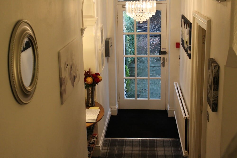 Фото St John's Lodge