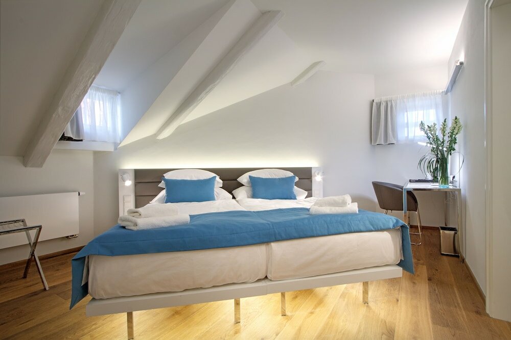 Фото Bishop's House