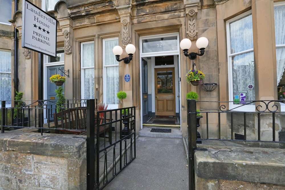 Фото Lauderville Guest House