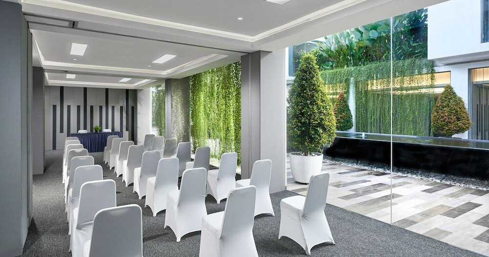 Фото Fm7 Resort Hotel Bandara Jakarta Airport