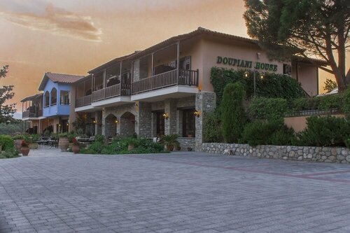 Внешний вид отеля Doupiani House Hotel в Кастраках, фото 1
