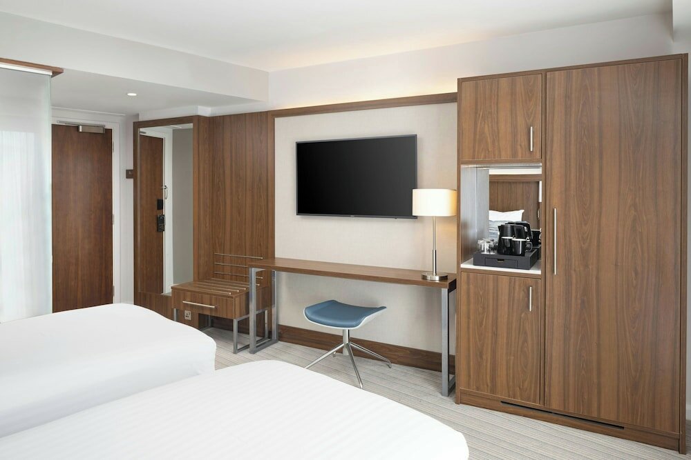 Фото Courtyard by Marriott Oxford City Centre