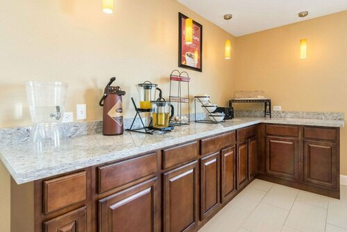 Гостиница Econo Lodge Inn & Suites North Little Rock near Riverfront в Норт Литтл Рок