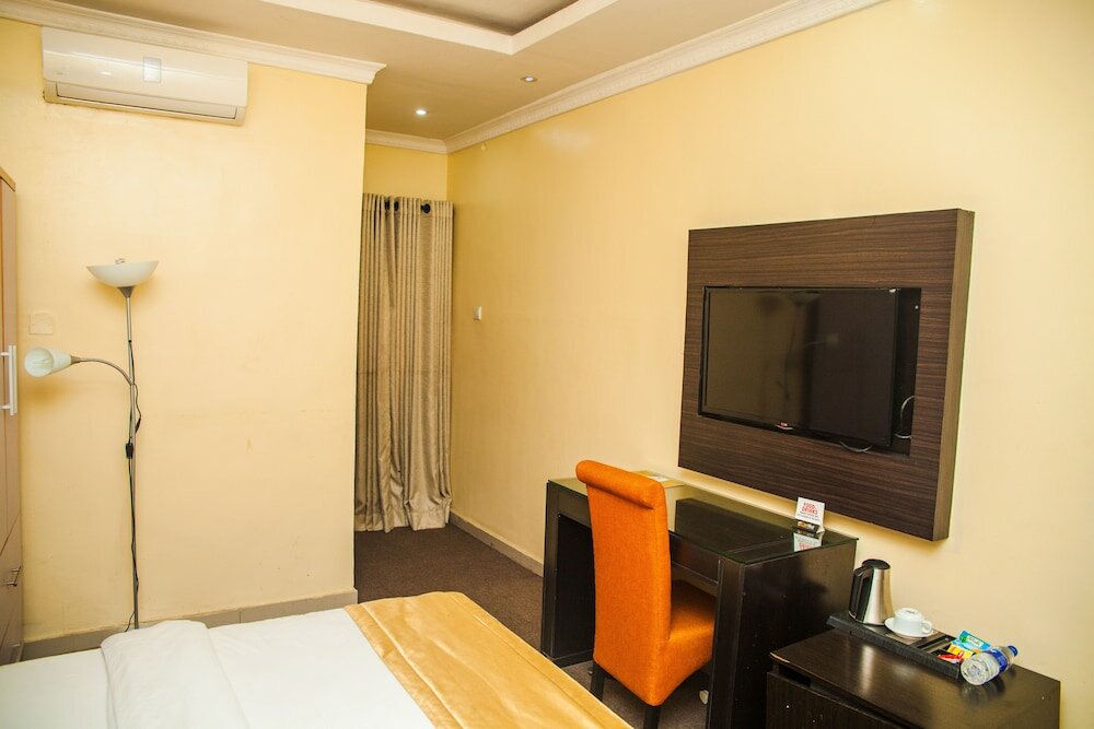 Фото CribVille Hotel & Suites