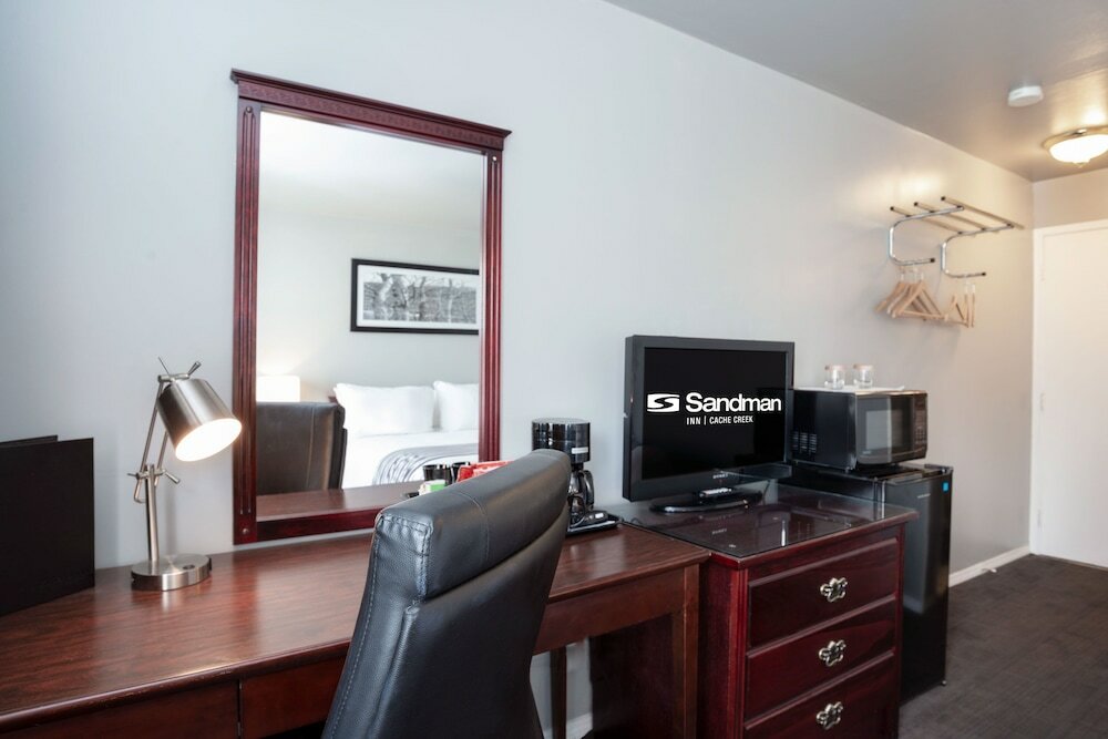 Фото Sandman Inn Cache Creek