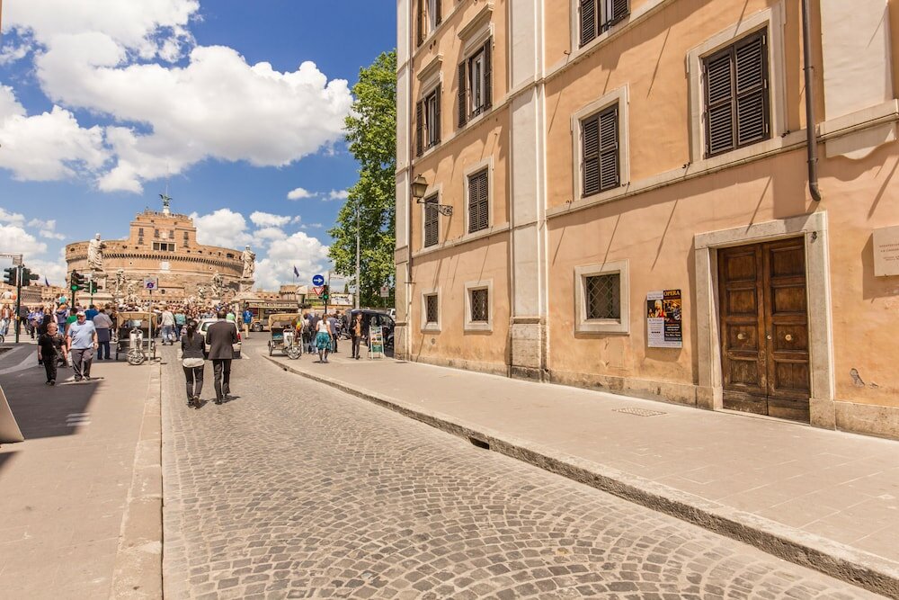 Фото The Bridge Suites