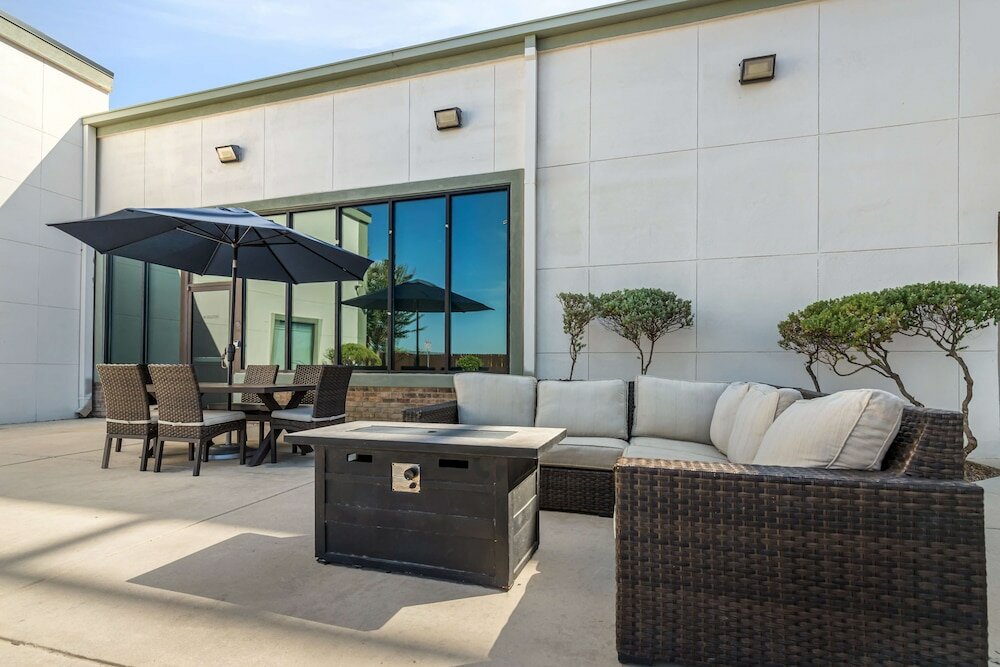 Фото Best Western Plus Lackland Hotel & Suites