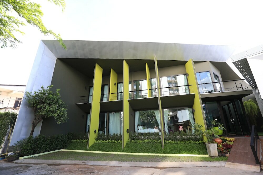 Фото The White Elephant Home