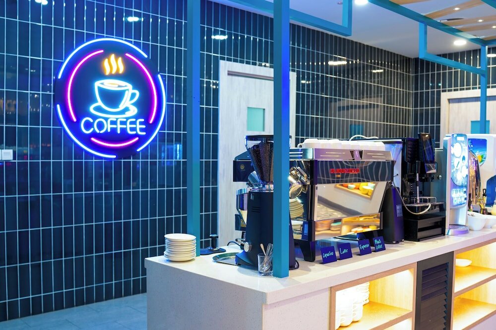 Фото The Waterfront Hotel