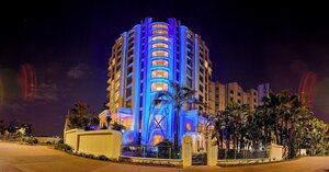 Гостиница Suncoast Hotel & Towers 