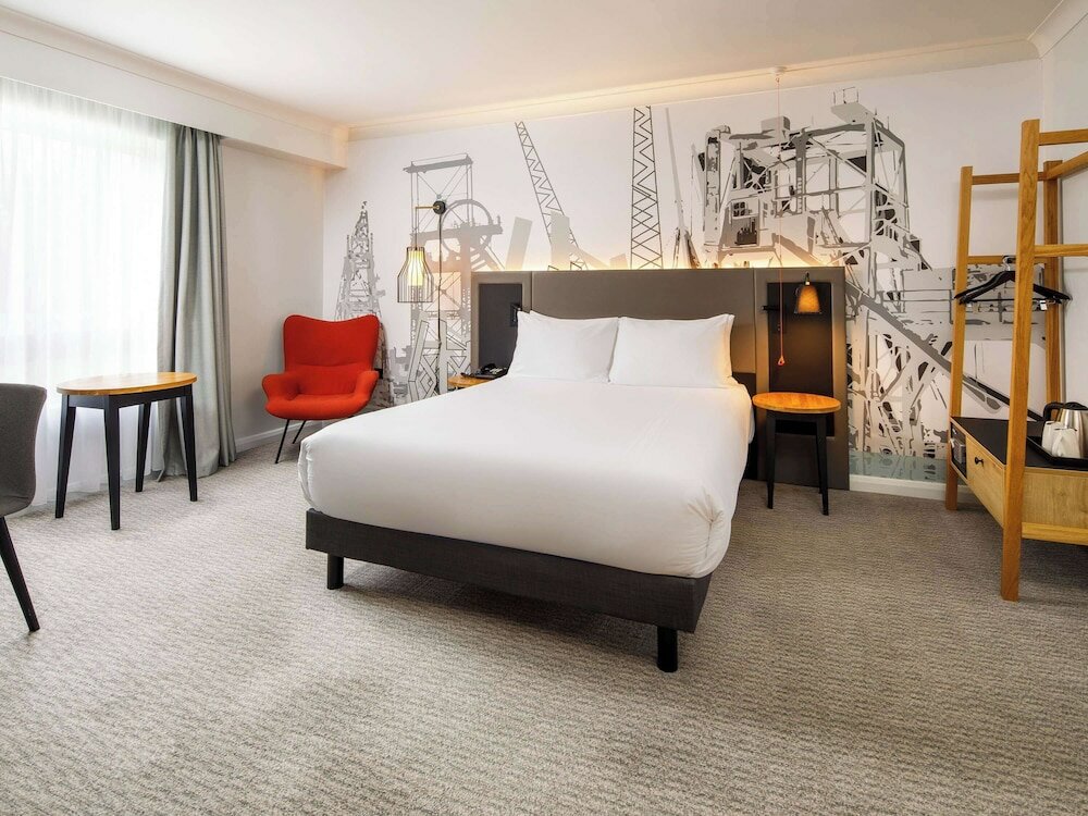 Фото Mercure Cardiff North Hotel