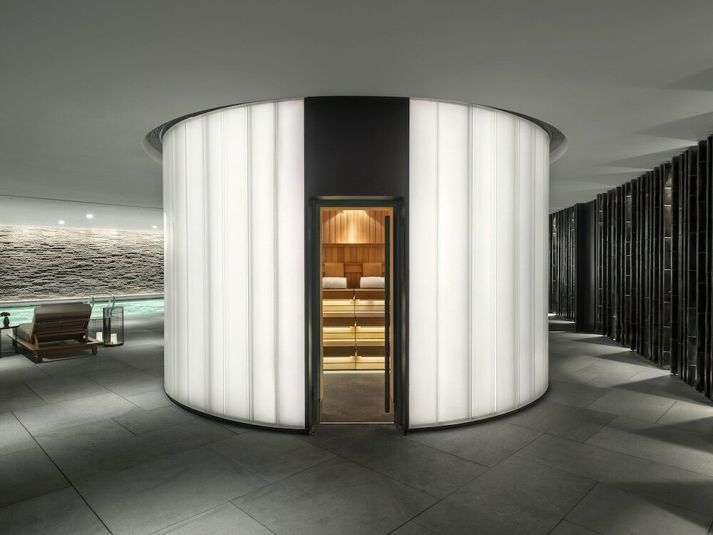 Фото The Middle House