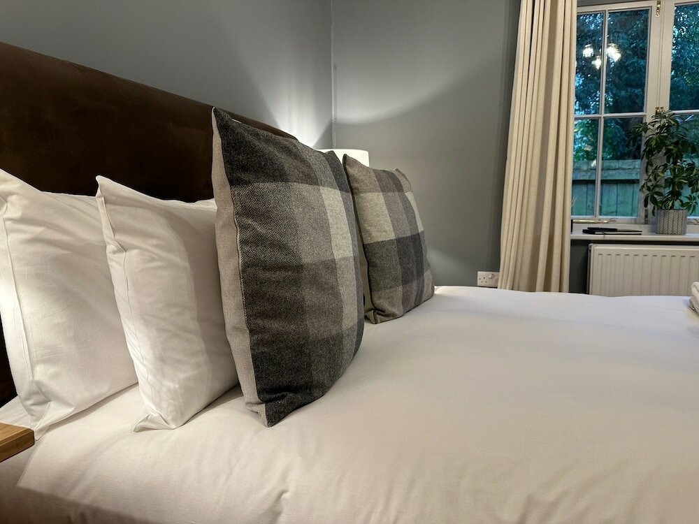 Фото Stonehenge Cottages