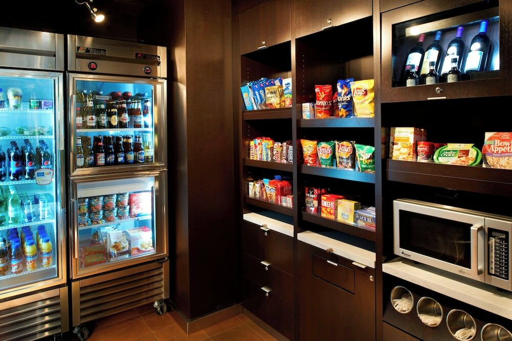 Фото Courtyard by Marriott Detroit Dearborn