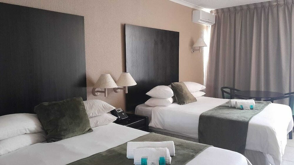 Фото Wilderness Beach Hotel