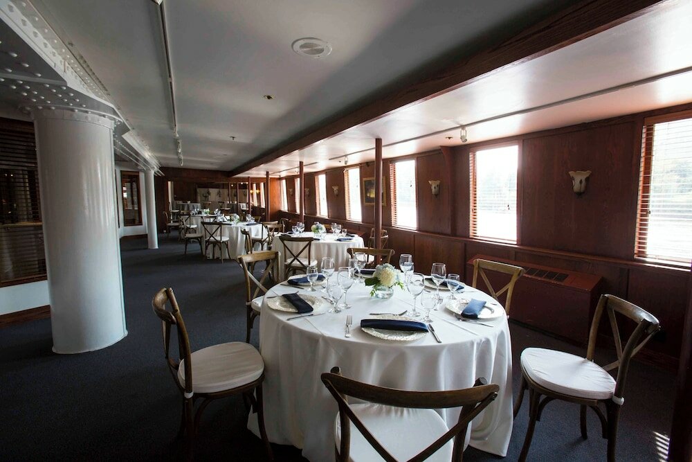 Фото Delta King Hotel