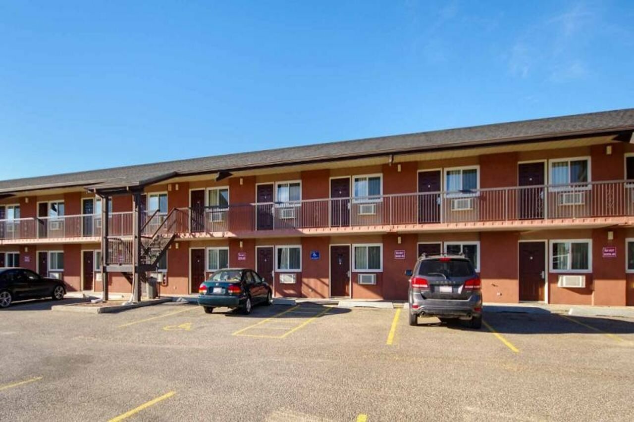 Фото Motel 6 Lethbridge