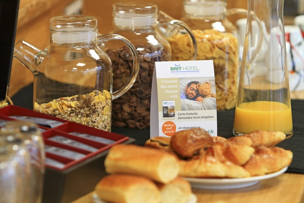 Фото Brit Hotel Calais Hauts de France