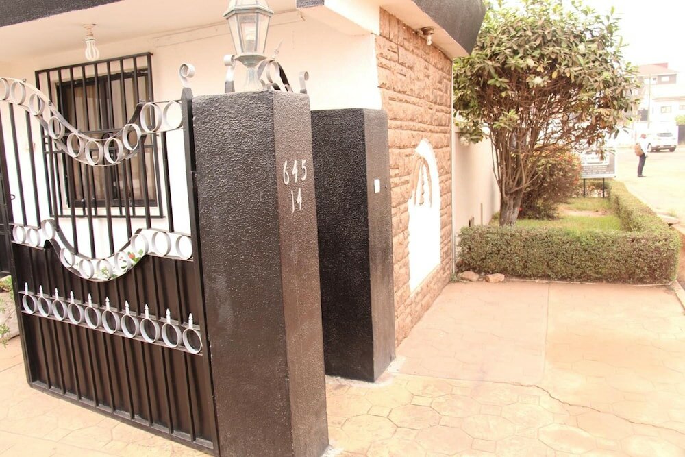 Фото Hill View Hotel West Airport