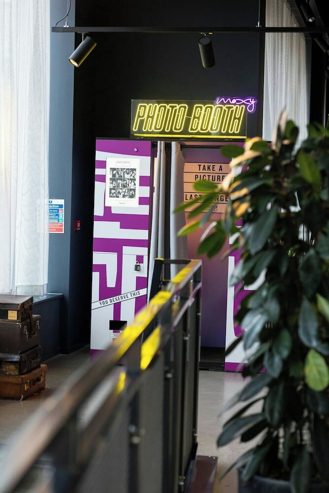 Фото Moxy Chester