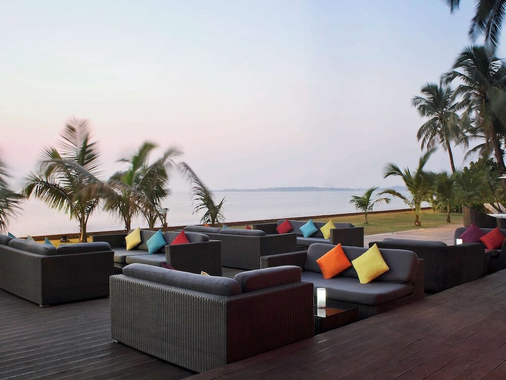 Фото Novotel Mumbai Juhu Beach Hotel