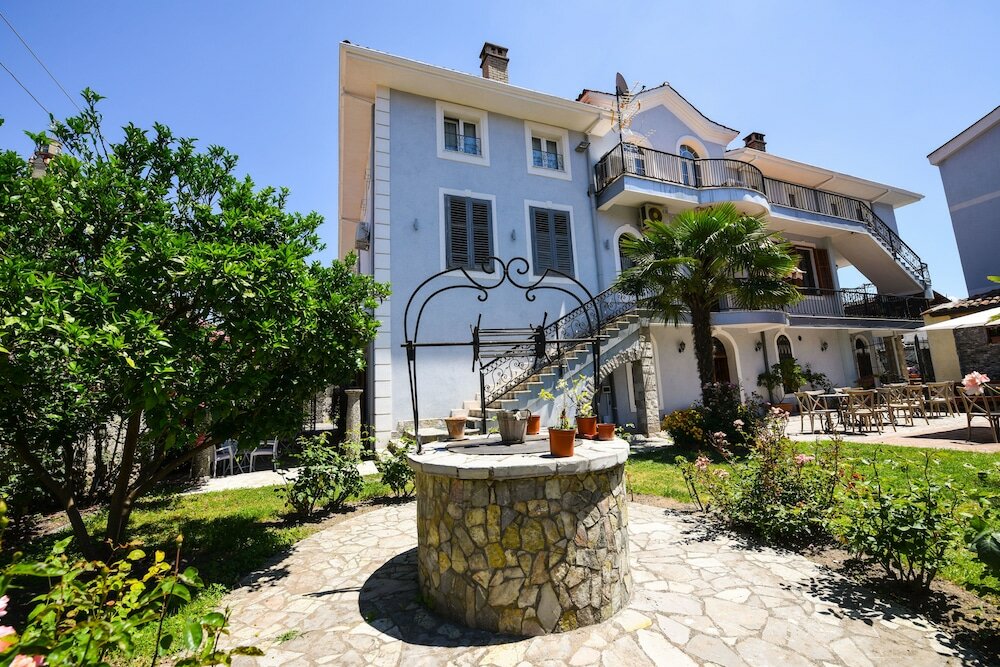 Фото Rose Garden Hotel