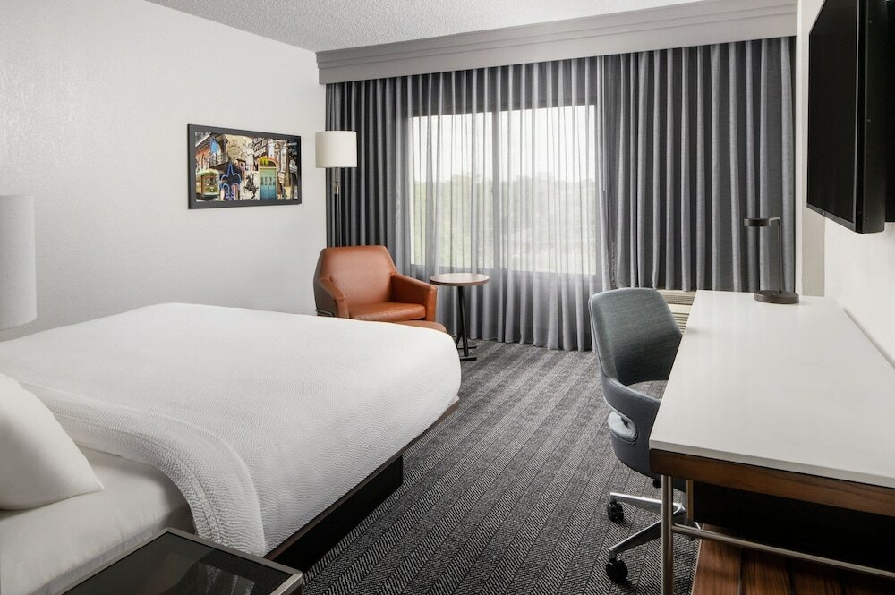 Фото Courtyard by Marriott New Orleans Metairie