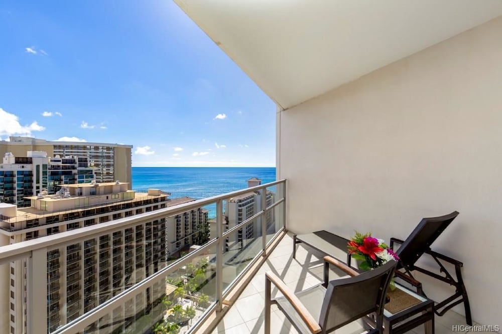 Фото Jet Luxury @ The Trump Waikiki