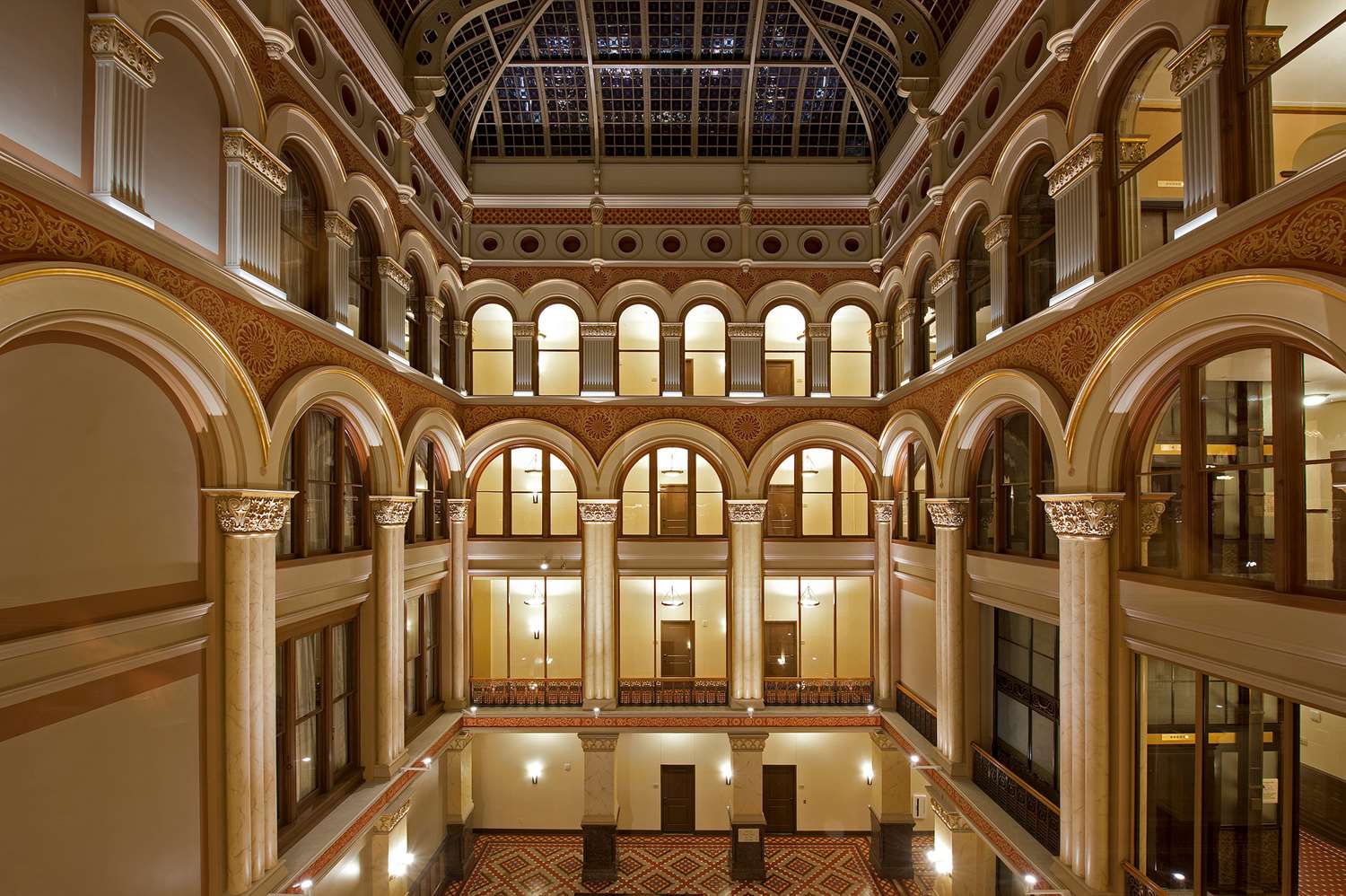 Фото Hilton Garden Inn Milwaukee Downtown