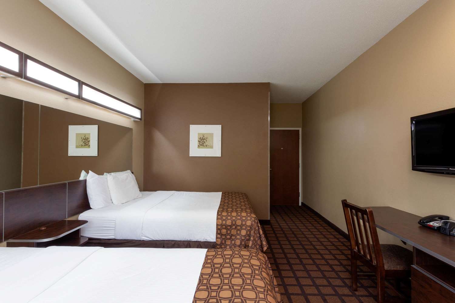 Фото Microtel Inn & Suites by Wyndham Columbia/At Fort Jackson