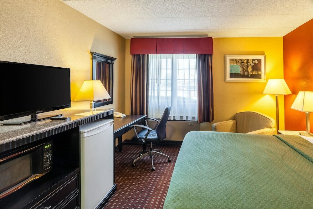 Фото Quality Inn & Suites