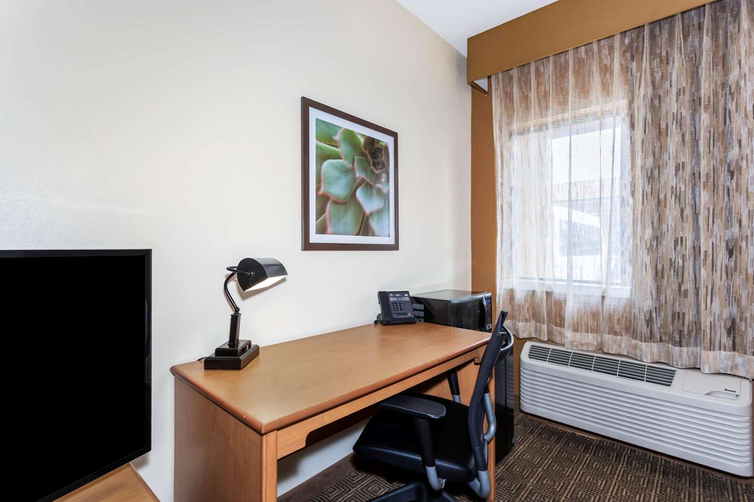 Фото La Quinta Inn & Suites by Wyndham Orlando South