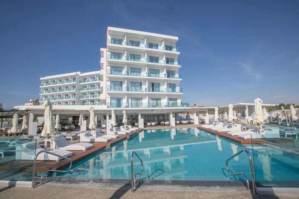 Фото The Blue Ivy Hotel and Suites