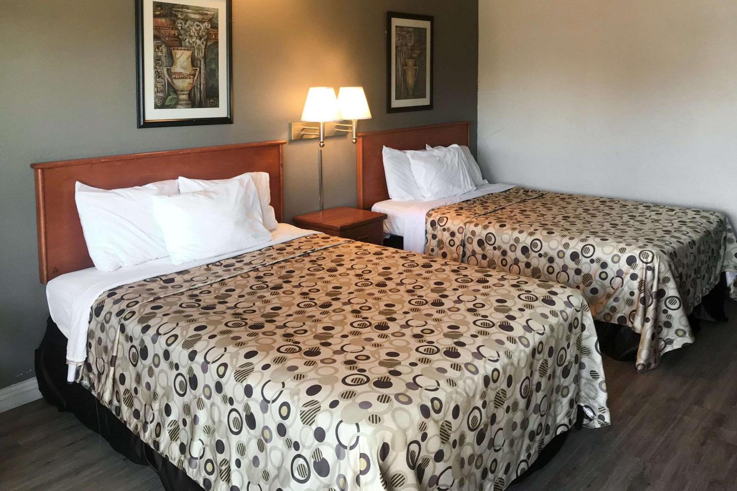Фото Rodeway Inn Ontario Airport Mills