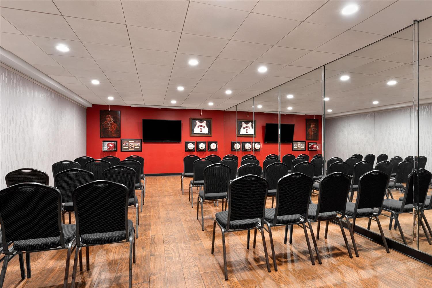 Фото Wyndham Riverfront Little Rock