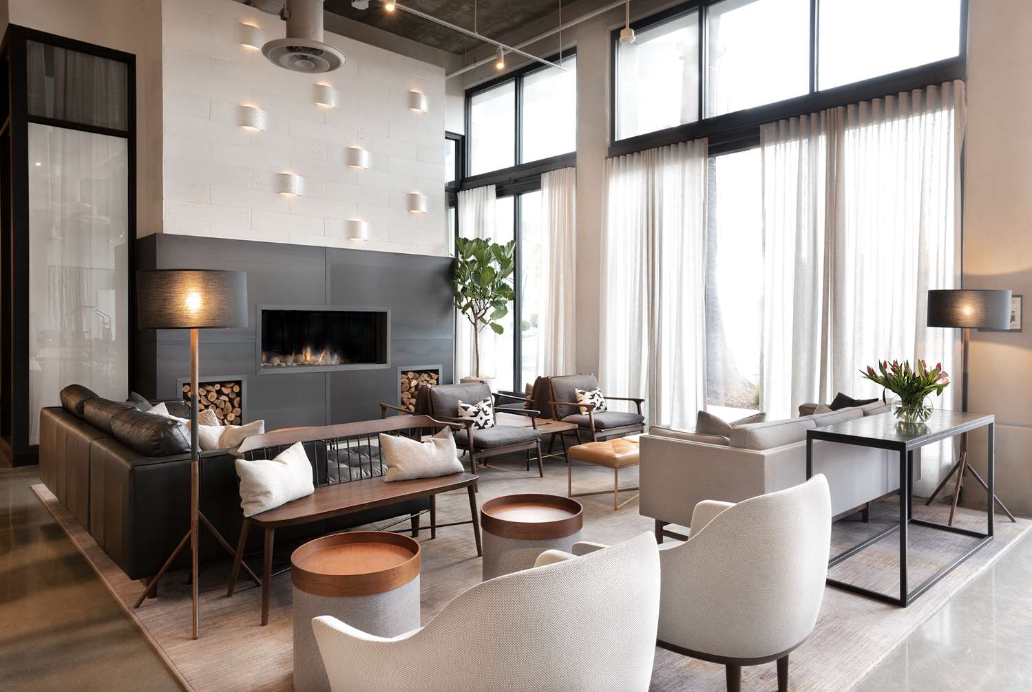 Фото The Fort Sutter Sacramento, Tapestry Collection by Hilton