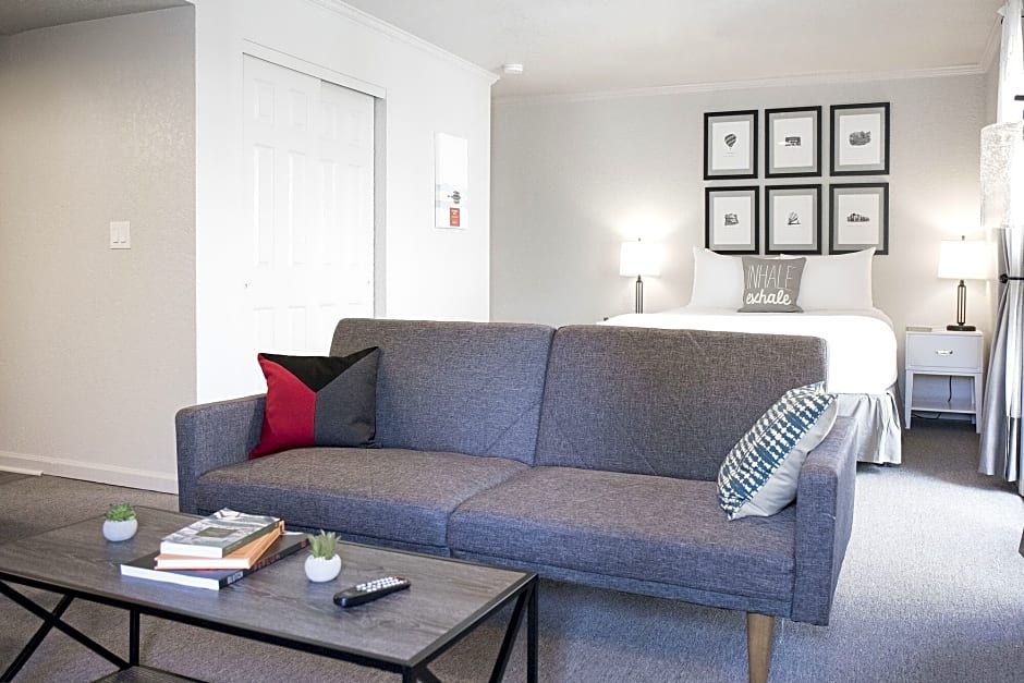 Фото Cloverleaf Suites Kansas City - Overland Park