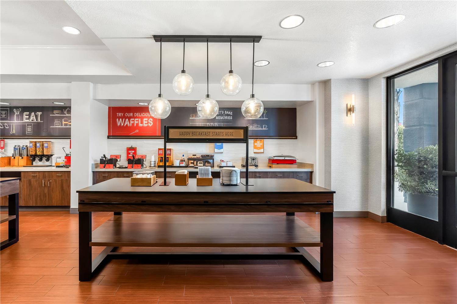 Фото Hampton Inn & Suites Lathrop