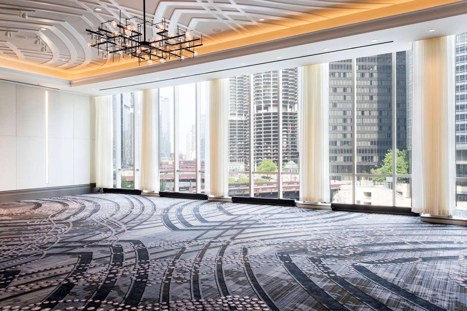 Фото LondonHouse Chicago, Curio Collection by Hilton