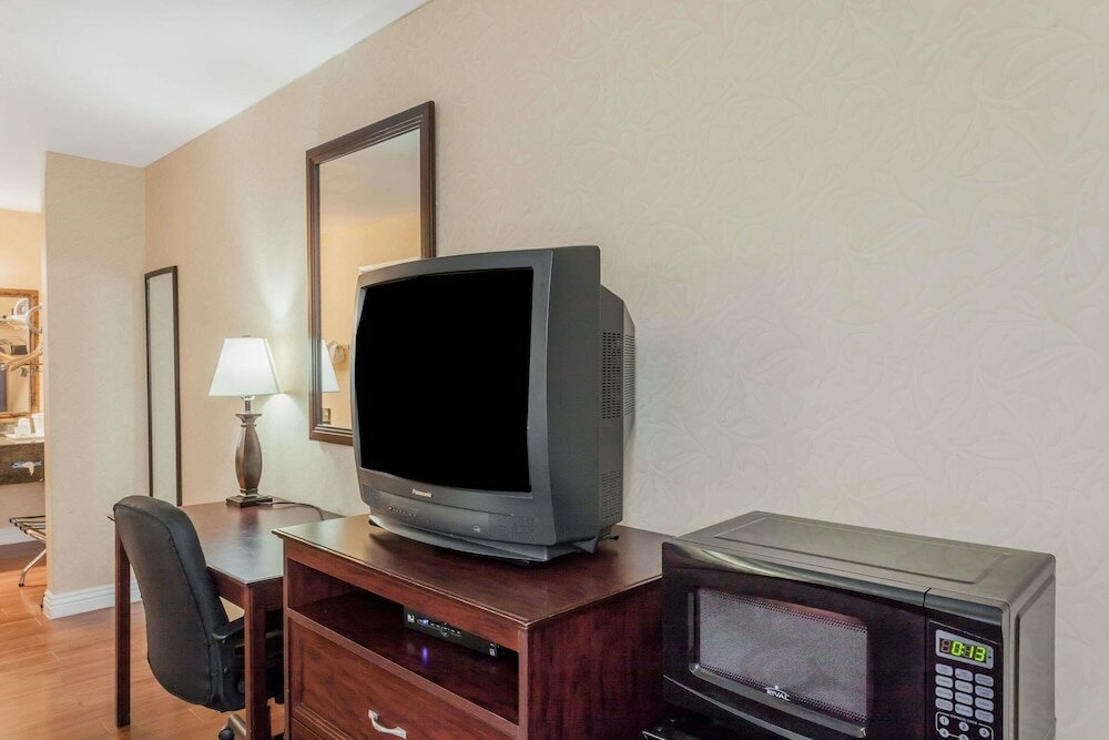 Фото Days Inn by Wyndham San Bernardino/Redlands