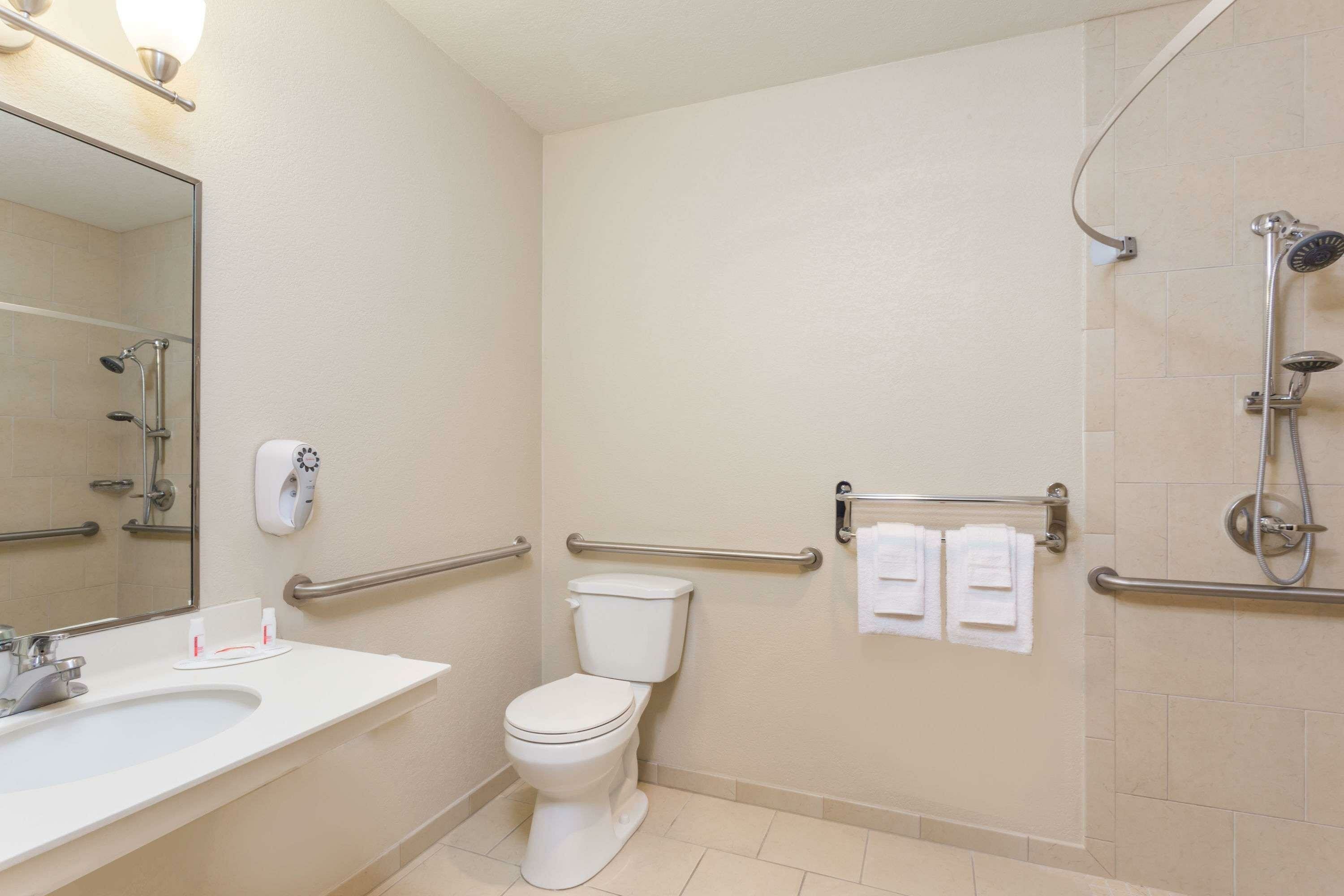 Фото Super 8 by Wyndham Tempe/ASU/Airport